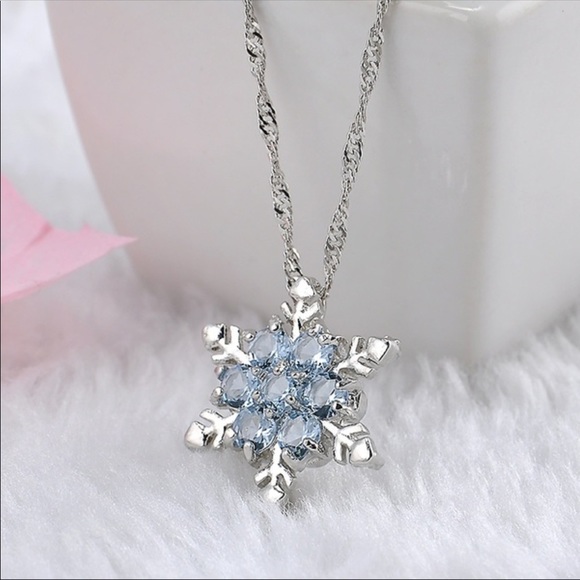 Jewelry - Silver & Blue Snowflake Necklace